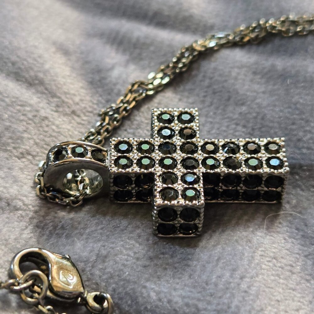 🦢 SWAROVSKI Black Crystal Cross Pendant Necklace Swan Logo 16"+2" extender - Picture 3 of 7
